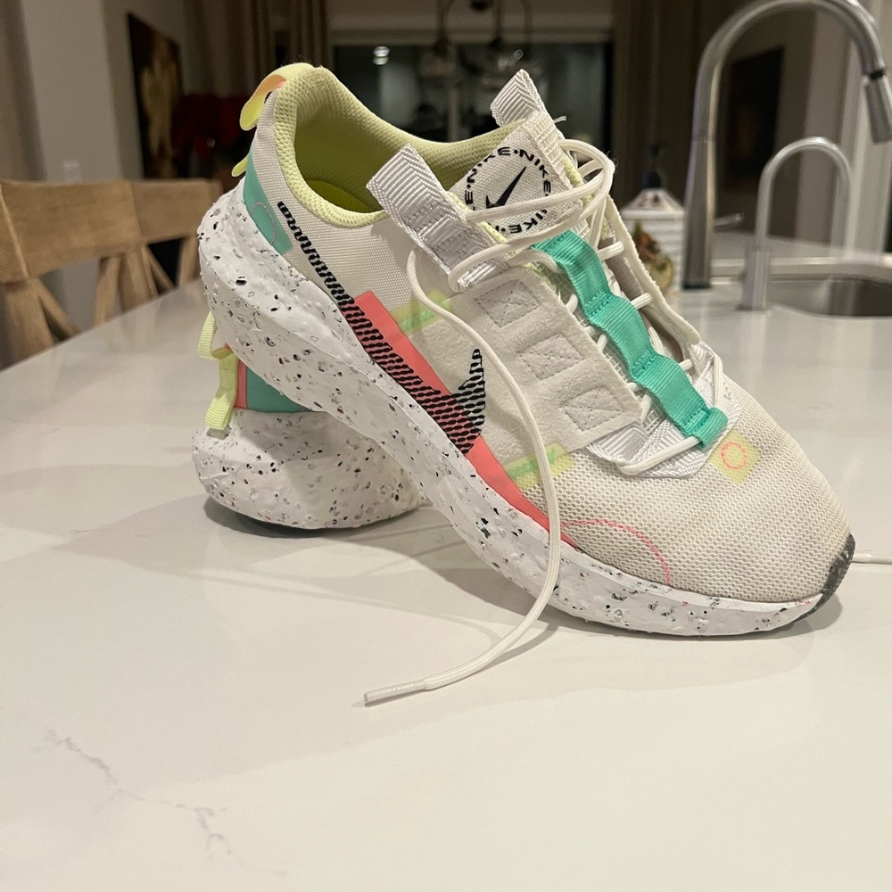 Womens Nike shoes- size 9.5. Lightly used.